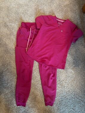 Fabletics Scrubs Very Berry Pink Scrub Set- Women’s Joggers and v-neck scrub top